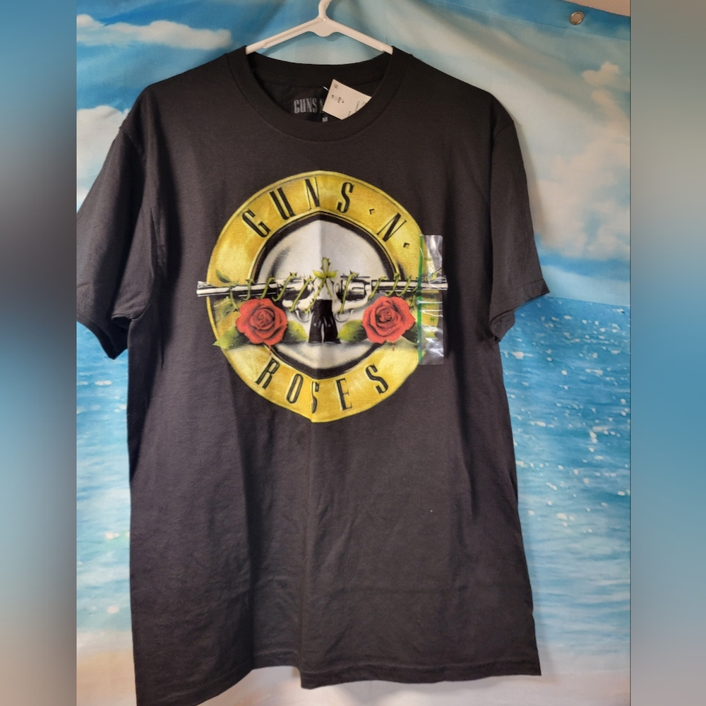 Guns N' Roses NWT  Band Tshirt Athletic Fit Size Medium Unisex‎